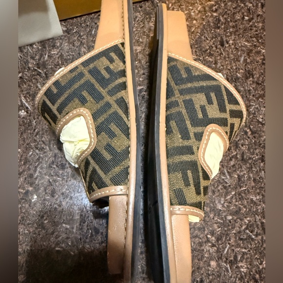 Authentic! FENDI FEEL Slides, Brown/Gold Hardware. Box/cards included 39, size 8 - Picture 7 of 15